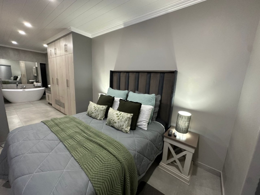 To Let 3 Bedroom Property for Rent in Flamwood North West